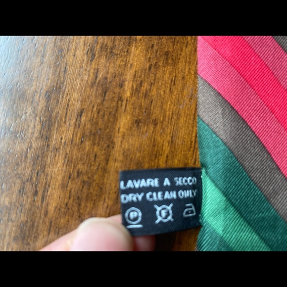 Authentic Gucci silk scarf. - Picture 9 of 14
